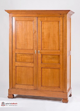 Antike Möbel aus Kirschbaum