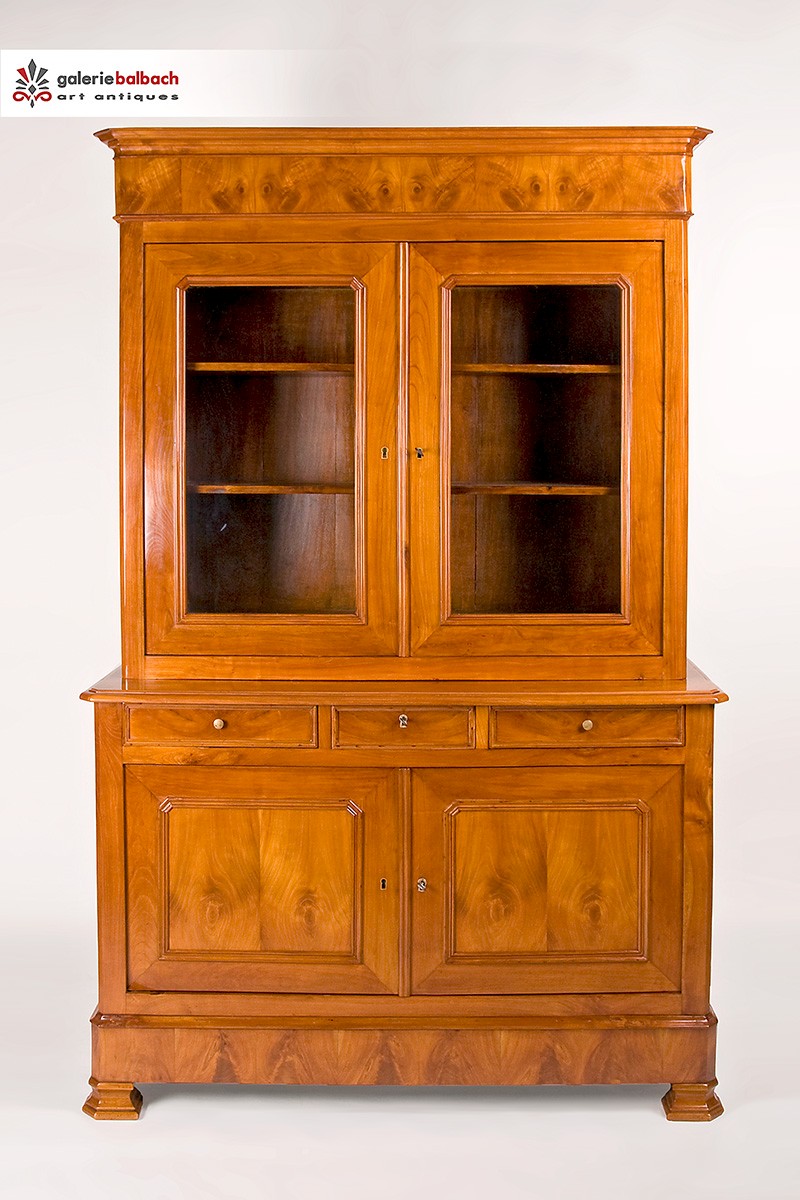 Antike Möbel aus Kirschbaum