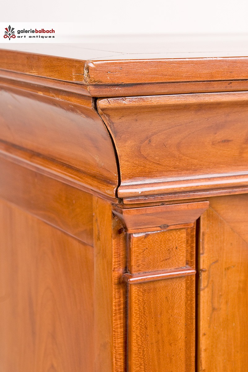 Antike Möbel aus Kirschbaum
