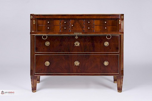 Antike Möbel aus Mahagoni