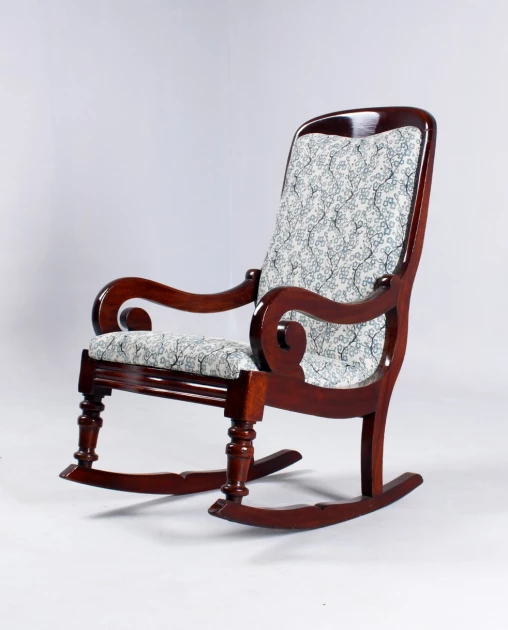 Confortable fauteuil à bascule antique, fin Biedermeier vers 1840-1850 - Allemagne du Nord
Acajou
Biedermeier tardif vers 1840