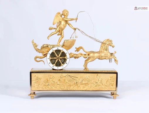 "Char de l'Amour", antico orologio da caminetto, Impero, 1810 circa, carro degli amorini - Francia
bronzo dorato a fuoco
Impero intorno al 1810
