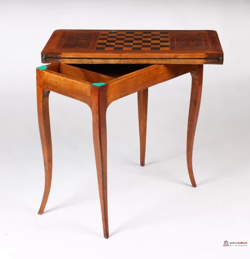 Antico tavolo da scacchi, tavolo da gioco, legno di ciliegio, XVIII secolo. - Francia
Ciliegio
Fine del 18° secolo