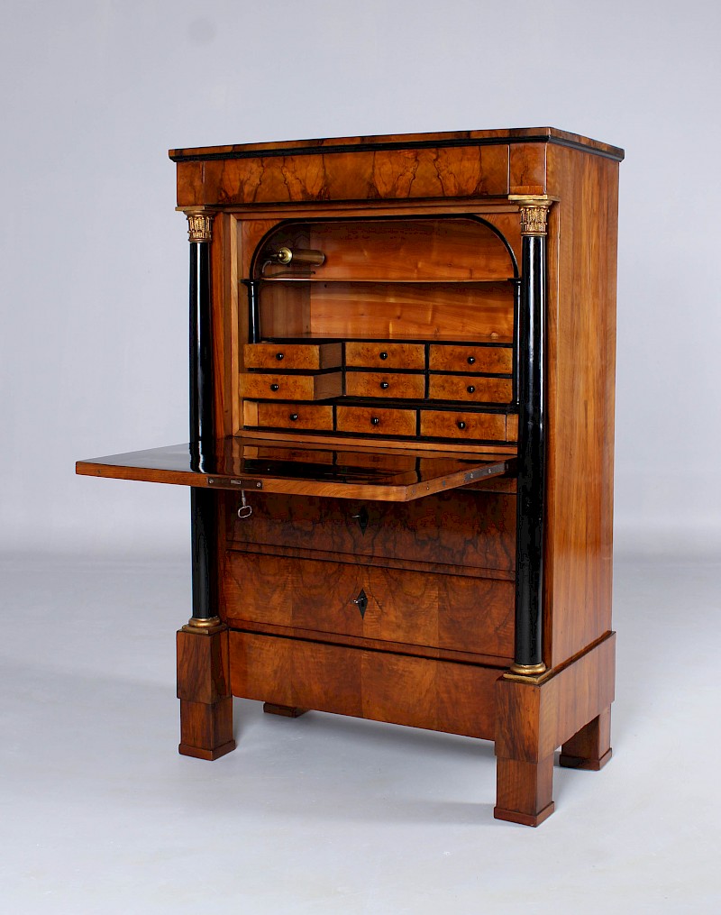 Sehr schmaler Biedermeiersekretär mit Säulen