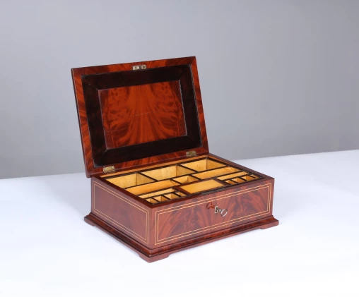 Antique jewellery box, Biedermeier around 1840 - Baden-Württemberg
Mahogany, maple
Biedermeier around 1830