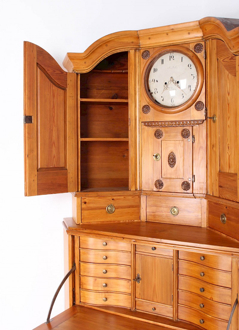 Antiker Eckschrank mit intergrierter Standuhr, Louis XVI um 1800