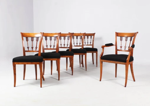 Six chaises antiques, Biedermeier, Directoire vers 1800, chaise avec accoudoirs - Pays-Bas
Frêne
Directoire vers 1800