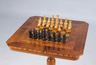 Tavolo da scacchi antico