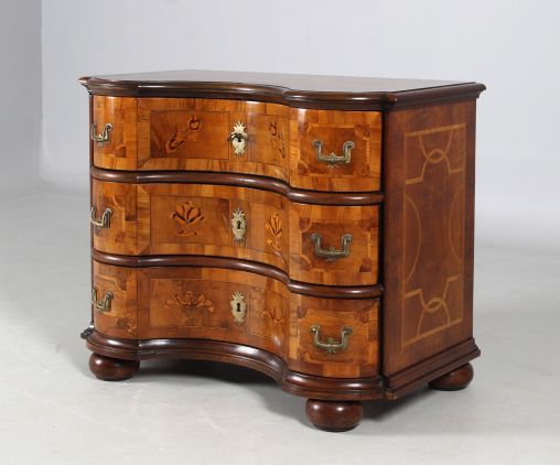 Small antique chest of drawers, Baroque, 18th century, marquetry, c. 1750 - Palatinate
Walnut
18th century and later