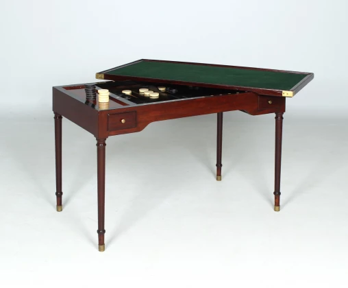 Tavolo da gioco antico, Table Tric Trac, Mogano, Francia, 1800 circa - Francia
Mogano
Direttorio intorno al 1800