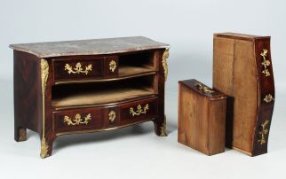 Regence chest of drawers