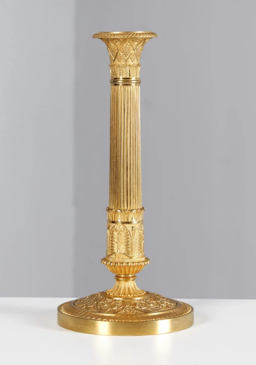 Antiker goldener Kerzenständer 19. Jhdt, Bronze vergoldet, Ormolu - Frankreich
Bronze vergoldet
19. Jahrhundert