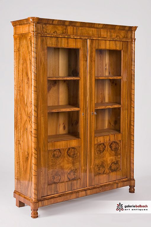 Vetrina antica Biedermeier, Germania meridionale, noce, lucidata a gommalacca - Württemberg
Noce
Biedermeier intorno al 1840