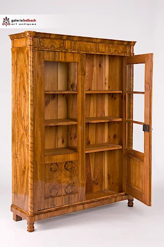 Meubles Biedermeier en noyer