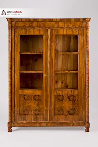 Meubles Biedermeier en noyer