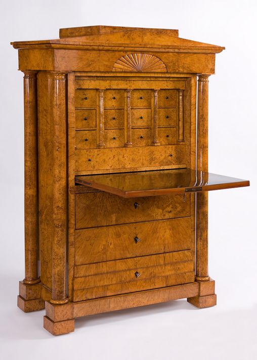 Biedermeier bureau, secrétaire de musée avec des colonnes vers 1825 - Berlin / Brandebourg
Bois veiné
Biedermeier vers 1825