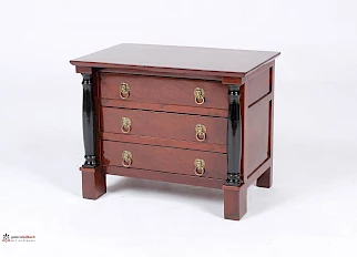Antique model chest of drawers