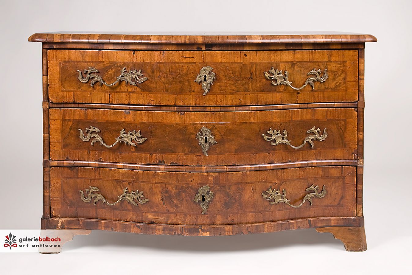 Restoration of an antique chest of drawers