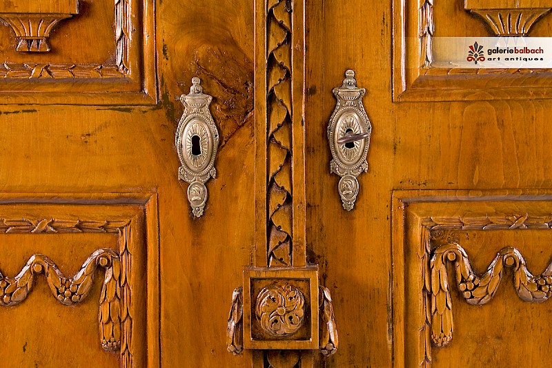 Antike Möbel aus Linde