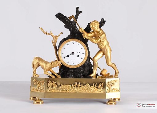 Antike französische Tischuhr, Kaminuhr, Empire um 1820 - Paris
vergoldete und patinierte Bronze
Empire um 1820