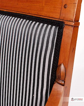 Chaise ancienne avec accoudoirs