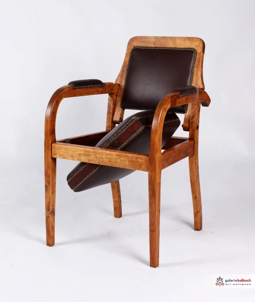 Antique barber's chair 1920s, restored - Hesse (Rabenau)
Birch
1920s