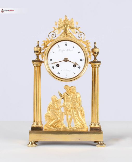 Horloge de table antique, horloge de cheminée vers 1800-1810 - Fribourg
bronze doré, émail
Directoire vers 1800-1810
