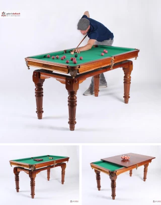 La bella maniera inglese!

Ho un bel ricordo di questo grande tavolo da biliardo del 1910 circa. Il noto produttore inglese E.J. Riley di Accrington sviluppò il brevetto speciale che lo rendeva molto facile da convertire da tavolo da biliardo a tavolo da pranzo. Geniale!

Con tutti gli accessori originali come palline, stecche e livella, questo tavolo è assolutamente raro e da collezione!
