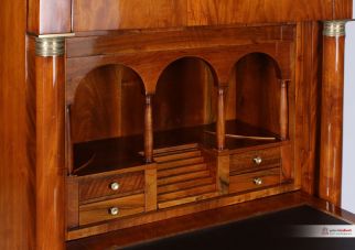 Sekretär mit Geheimfach