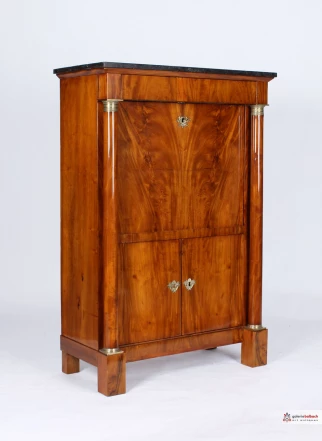 Sekretär geschlossen