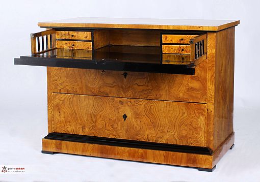 Antico cassettone Biedermeier con scomparto per segretario, Germania settentrionale, 1830 ca. - Germania settentrionale
Cenere
Biedermeier intorno al 1830