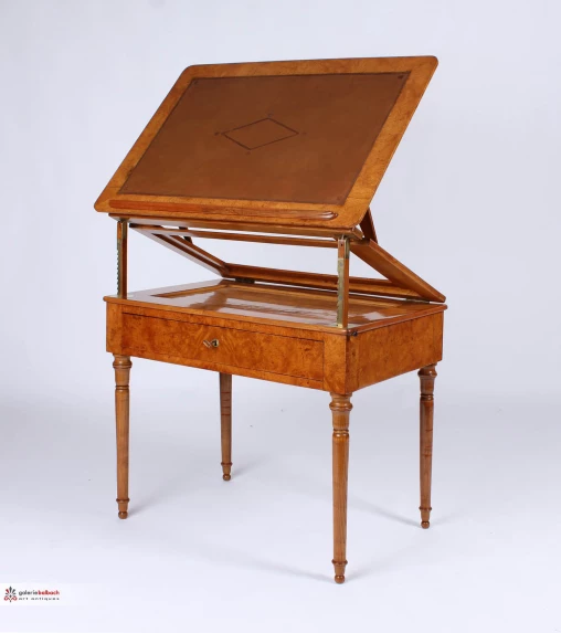 Table d'architecte antique, table à dessin, France vers 1850 - France
Frêne
vers 1850