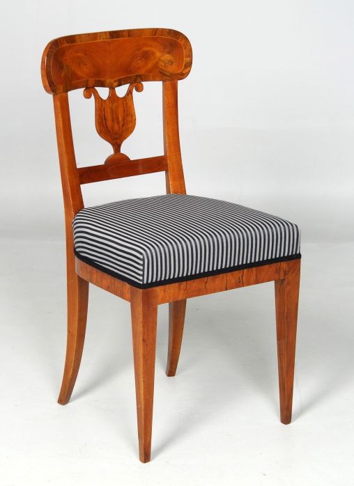 Ancienne chaise Biedermeier vers 1830, cerisier, noyer, restauré - Sud de lAllemagne
Noyer, cerisier
Biedermeier vers 1830