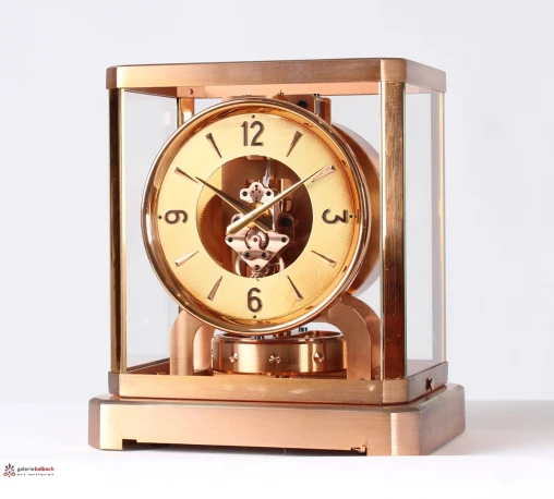 Jaeger Le Coultre - ATMOS II, horloge de table au look vintage, mid century - Suisse
Laiton, plaqué or rose
Année de construction 1950