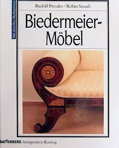 Catalogo di antiquariato, ben ordinato per tipologie di mobili. Principalmente foto in bianco e nero. ISBN: 3894411996