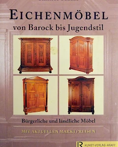 Libro di riferimento ben assortito con mobili in rovere dal Barocco all