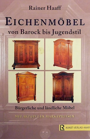 Libro di riferimento ben assortito con mobili in rovere dal Barocco all