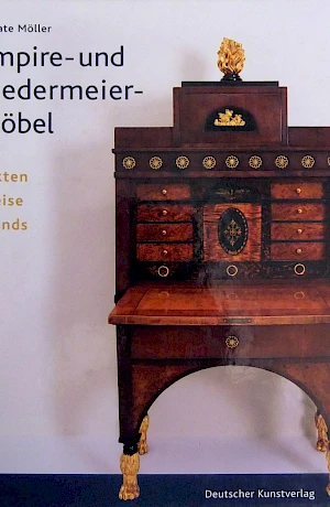 Libro consigliato ai principianti con buone foto, descrizioni dettagliate e molte interessanti nozioni di base sui mobili Impero e Biedermeier.