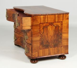 Cassettiera antica