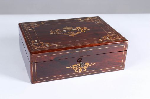 Antique casket with marquetry, France, Charles X c. 1860 - France
Mahogany a.o.
around 1850-1860