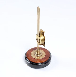 Horloge ancienne à scie