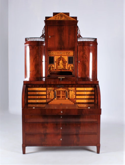 Ancien secrétaire Seeländer en acajou avec marqueterie, Biedermeier 1820 - Schleswig-Holstein / Danemark
Acajou
Biedermeier vers 1820