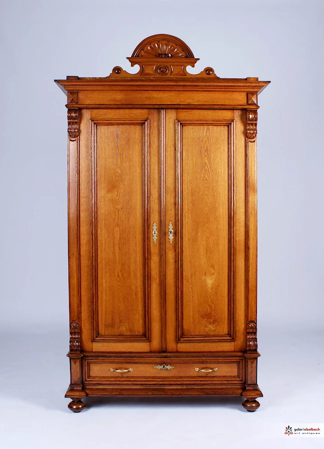 Restoration of a Wilhelminian style oak cabinet