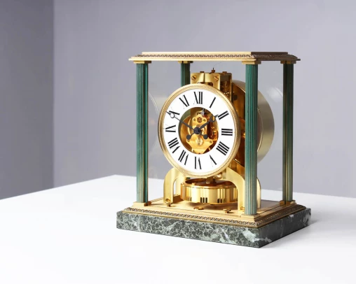 Jaeger LeCoultre, Atmos Vendome avec boîte d'origine, socle en marbre - Suisse
Laiton doré
Année de fabrication 1968