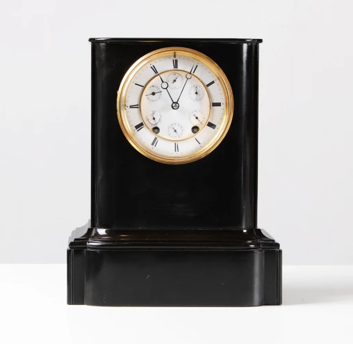 Très rare horloge de cheminée antique avec seconde, date, âge de la lune, jour de la semaine - Paris
Marbre, émail
vers 1860-1870