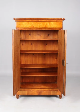 Petite armoire ancienne