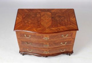 Chest of drawers with checkerboard pattern