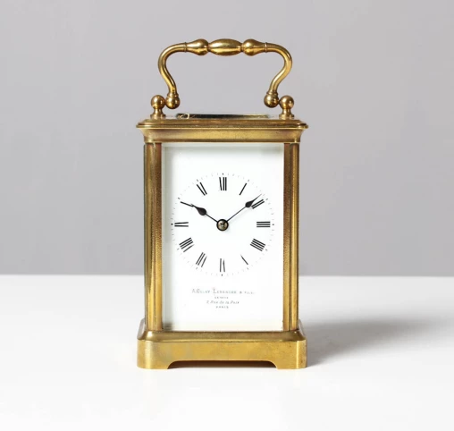 Orologio da viaggio antico con meccanismo a percussione - Sonnerie, orologio da viaggio, carrozza - Parigi - Ginevra
Ottone, vetro, smalto
intorno al 1900
