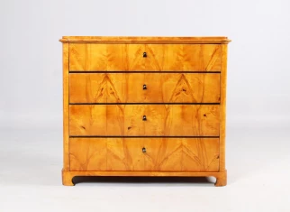 Helle antike Kommode