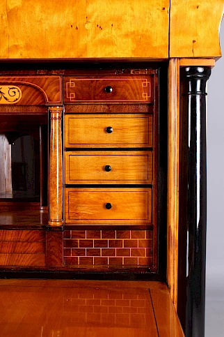 Wunderschönes Innenleben antiker Sekretär